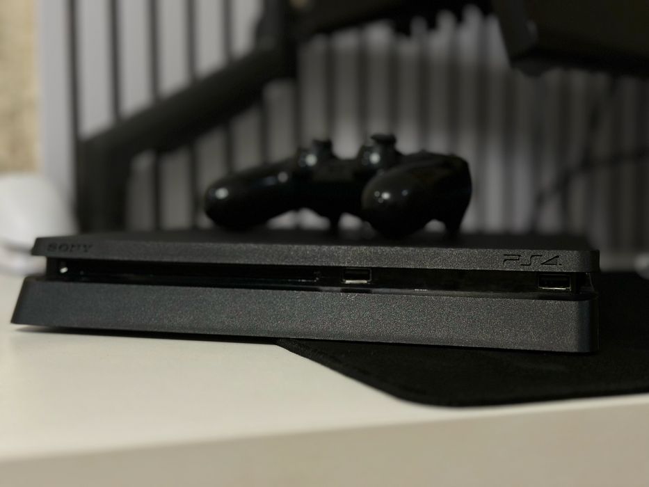 Продам Sony PlayStation 4 Slim 1TB