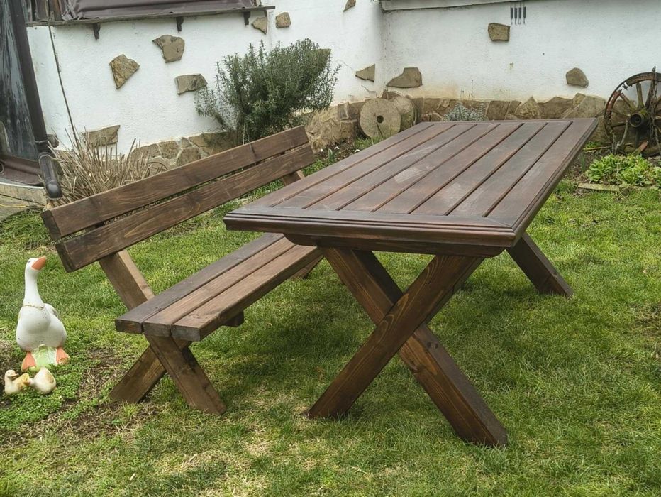 Градински маси и пейки