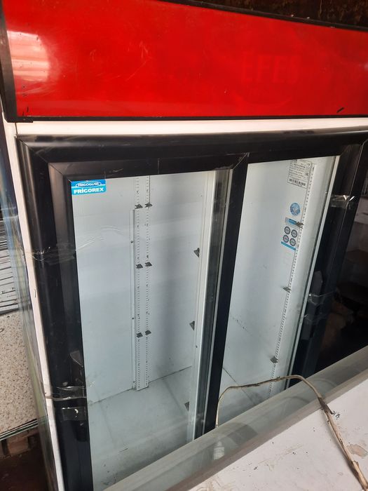 Витринный холодильник