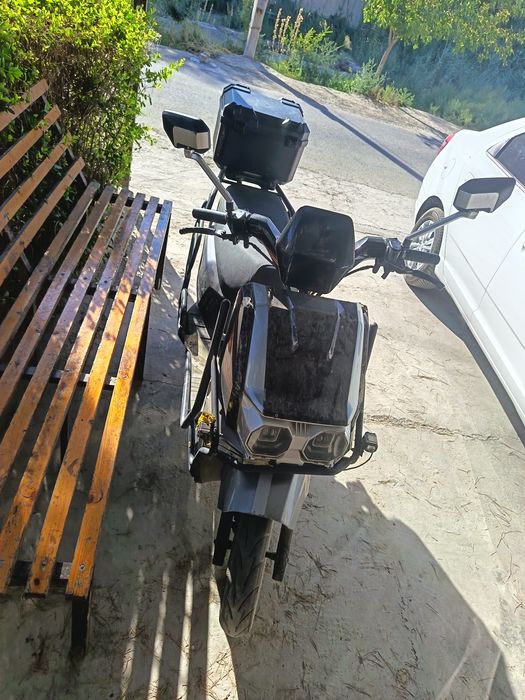 Skuter sotiladi.