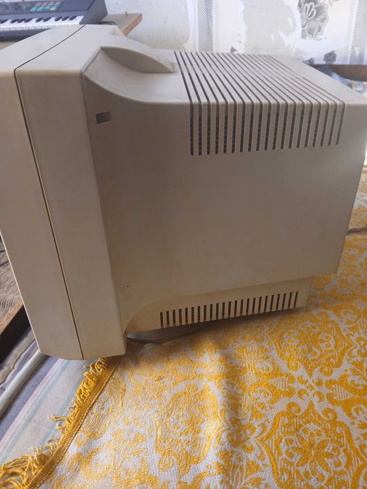 Компютър,Мунитр,мишка и клавятура