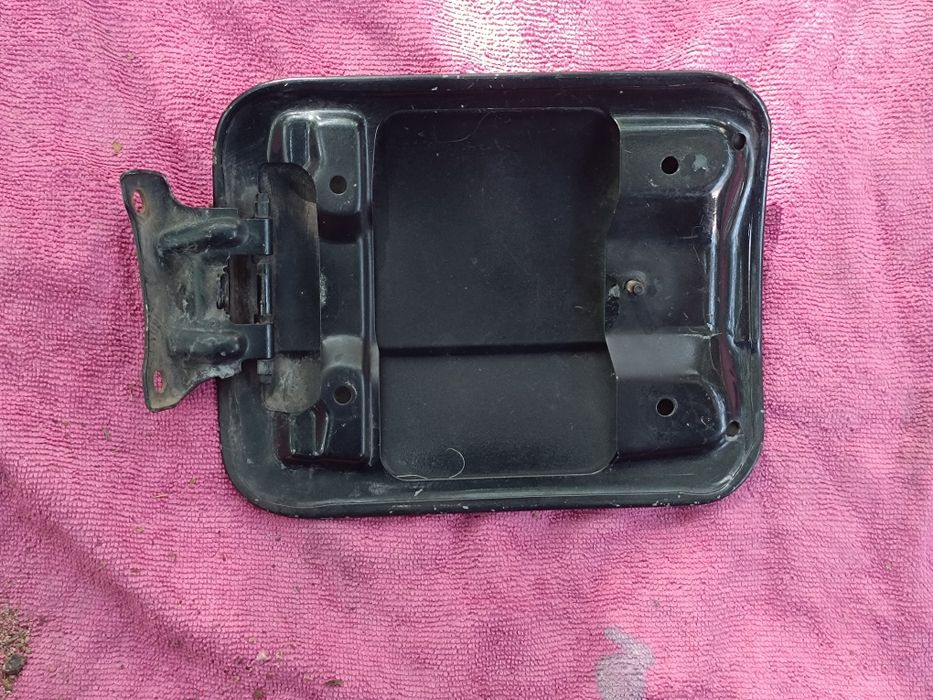 Лючок на Lexus LS 400 ucf 10