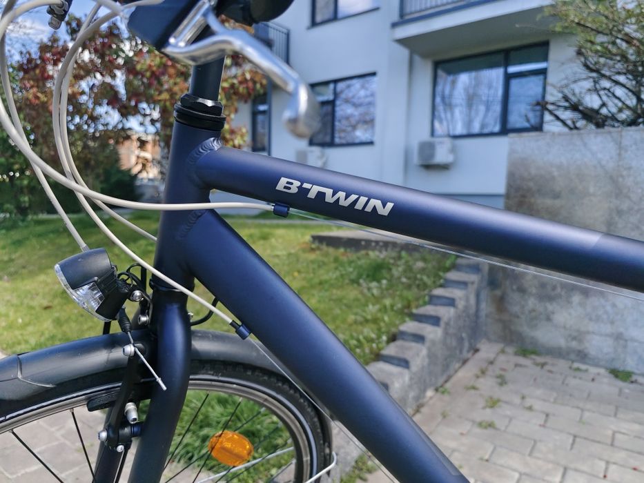 Vand Bicicleta b-twin city că noua 10 din 10 folosita de 3-5 ori.