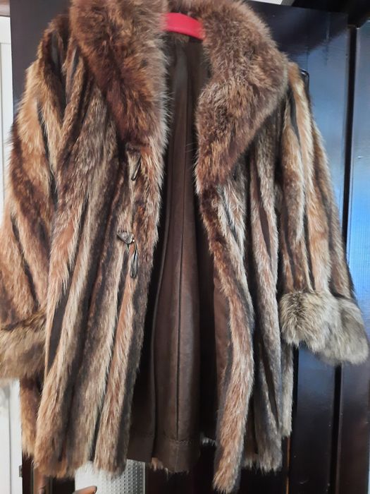 Haina din blana naturala