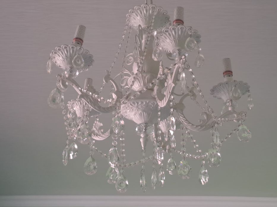 Люстра сатылады.