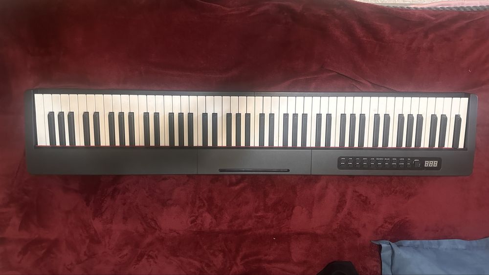 Цифровое пианино (синтезатор)