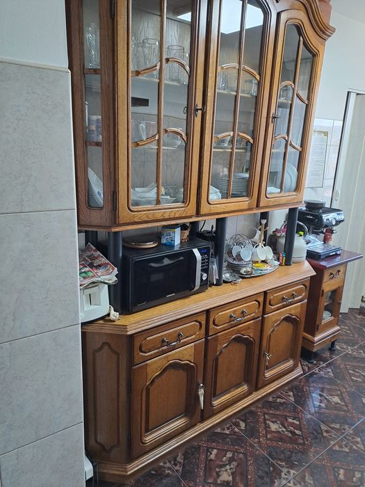 Vând mobila de bucătărie.