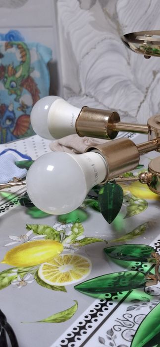 Продам красивую люстру