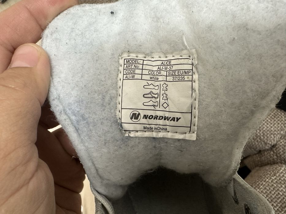 Продам коньки белые женские