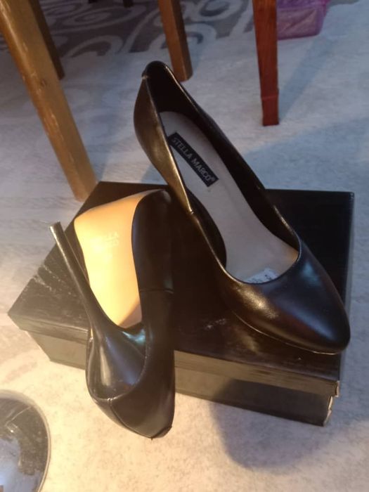 Продаю чёрные туфли