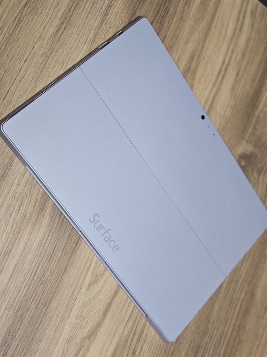 Tableta Microsoft Surface Intel i5, 8GB RAM, display, 12 inch 2k Win10