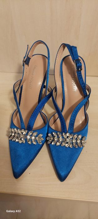 Vând pantofi noi