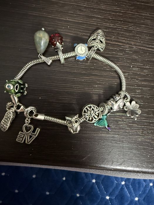 Продам браслет Пандора с шармами