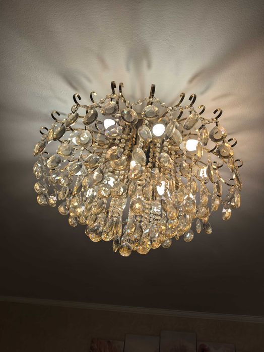 Продам люстру для спальни и гостинной