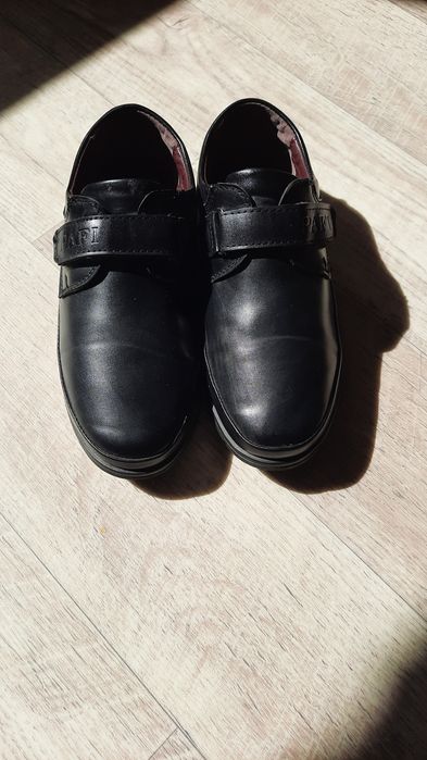 Продам туфли на мальчика pafi