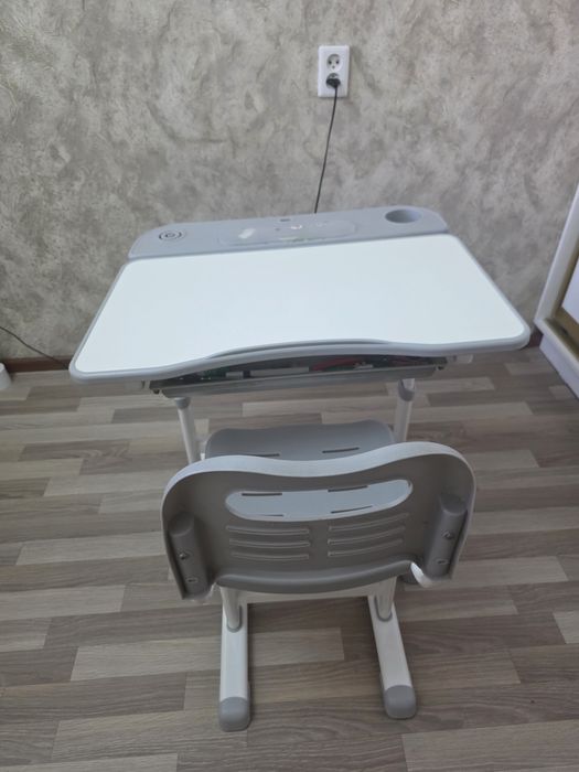 Продам парту школьную