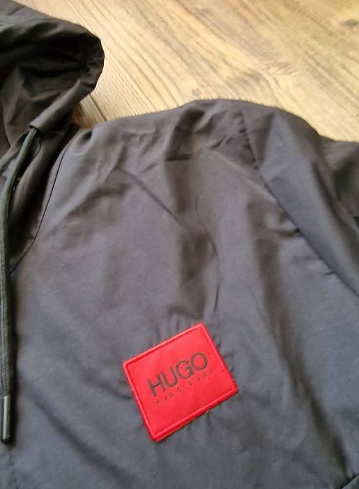 Страхотна мъжка ветровка яке  размер  M L 2XL 

Мъжка ветровк