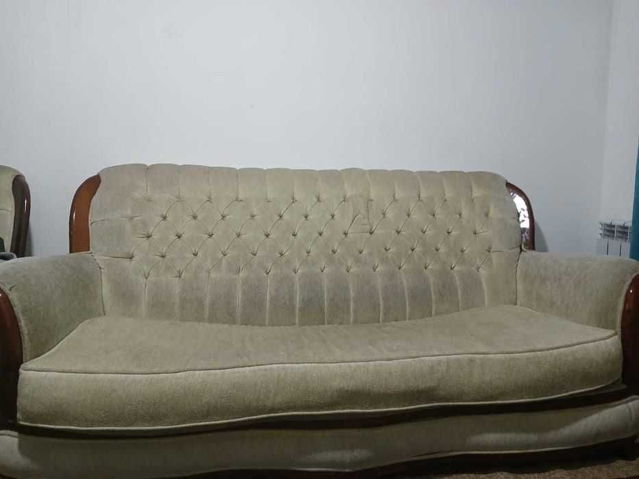 Диван с двумя креслами