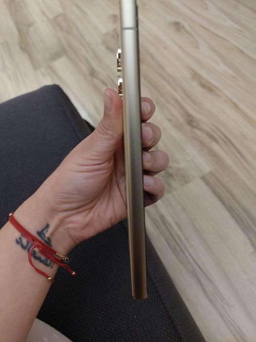 Samsung Galaxy S24 ultra Gold