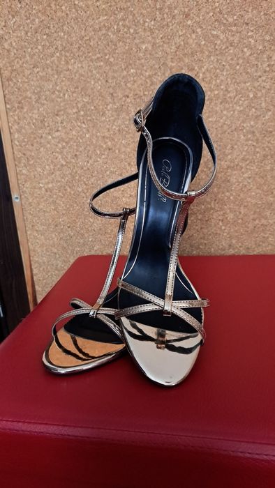 Дамски елементи сандали