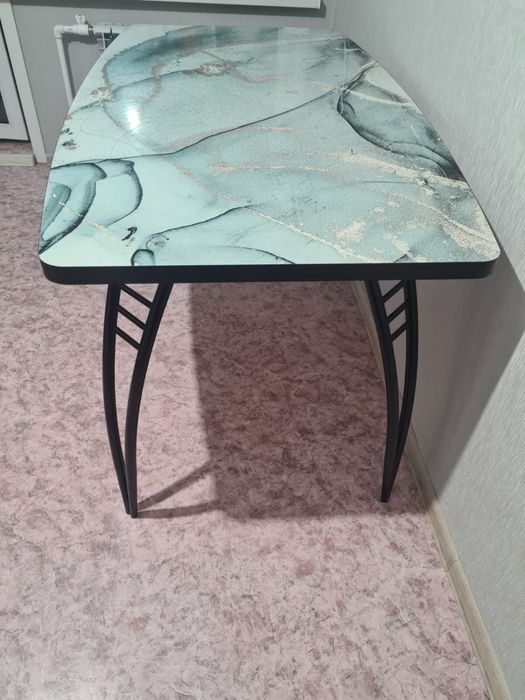 Обеденный стол и 6 стульев