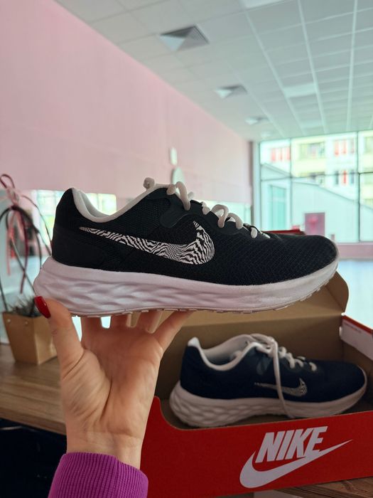 Нови маратонки NIKE