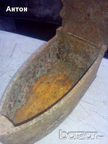 Стара ютия на жар