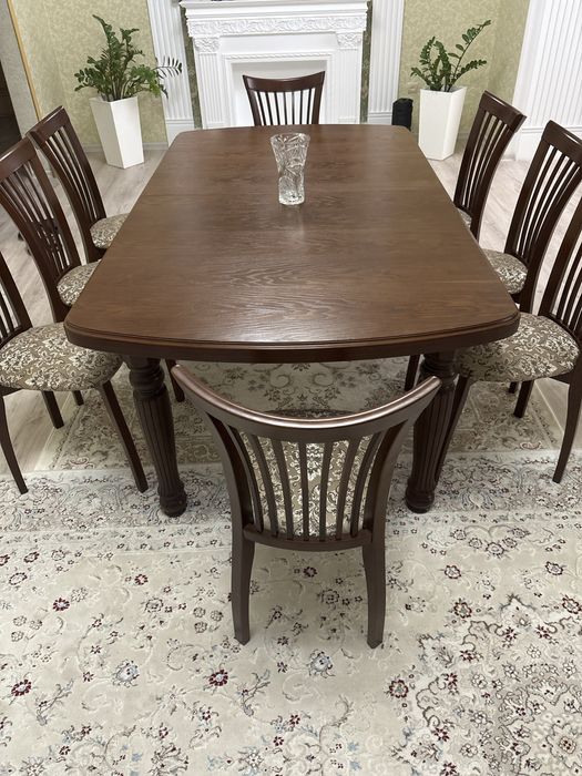 Продам овальный стол со стульями