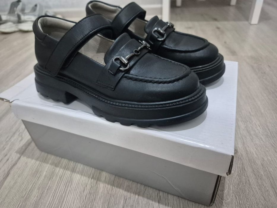 Продам туфли школьные