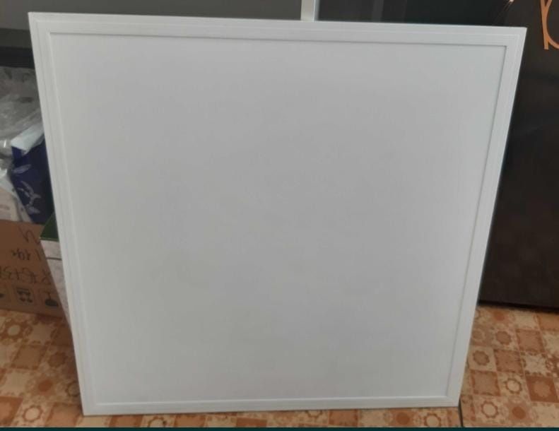 Продам светильник потолочный