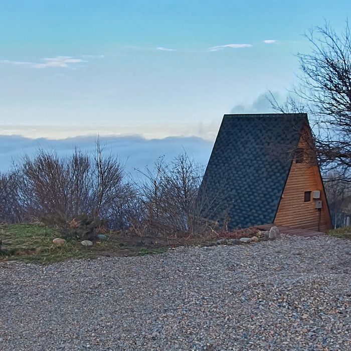 Уютный домик для двоих в горах