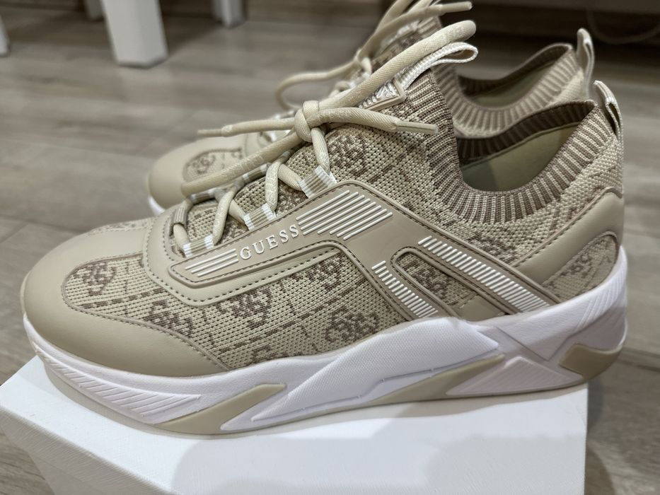 Оригинални дамски обувки Guess 39 номер