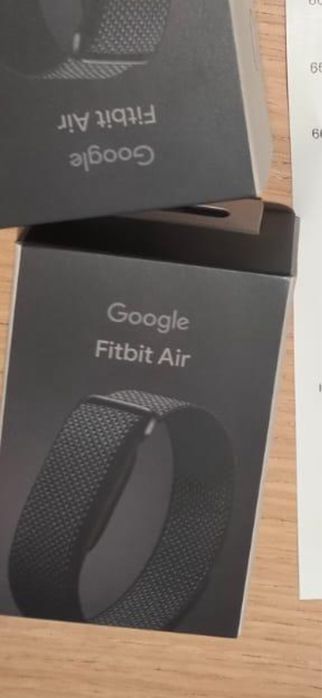 Умный браслет Google  fitbit air