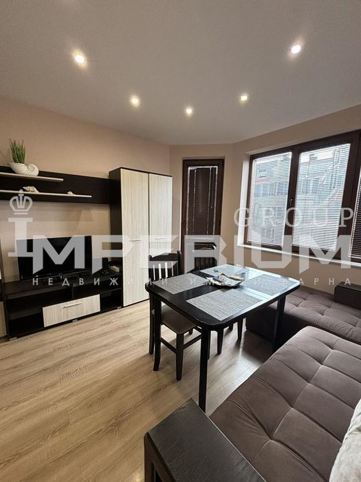 Дава се под наем Двустаен апартамент в Варна, Цветен квартал - 55 кв.м за 612 € - Снимка #1