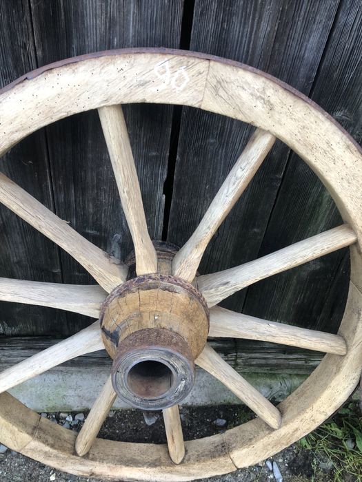 Roți de câruță vechi
