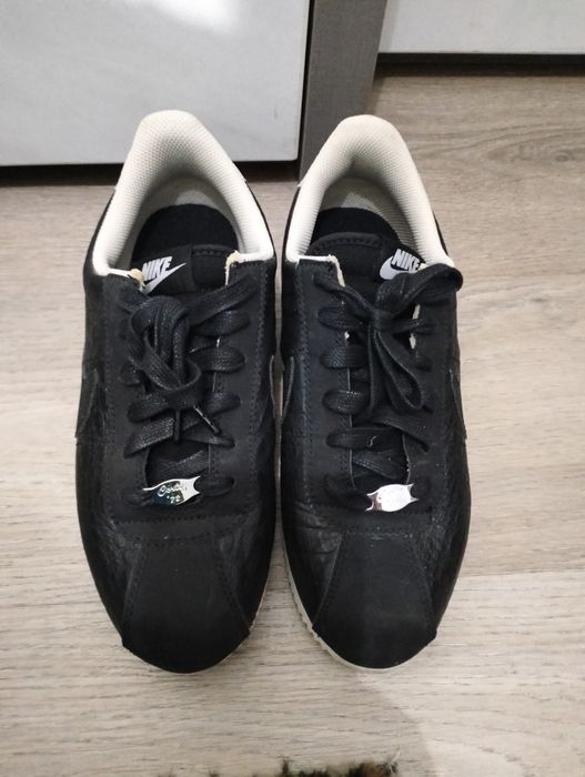 Pantofi sport Nike purtați un sezon,stare foarte bună, negri, mărimea 38, 5