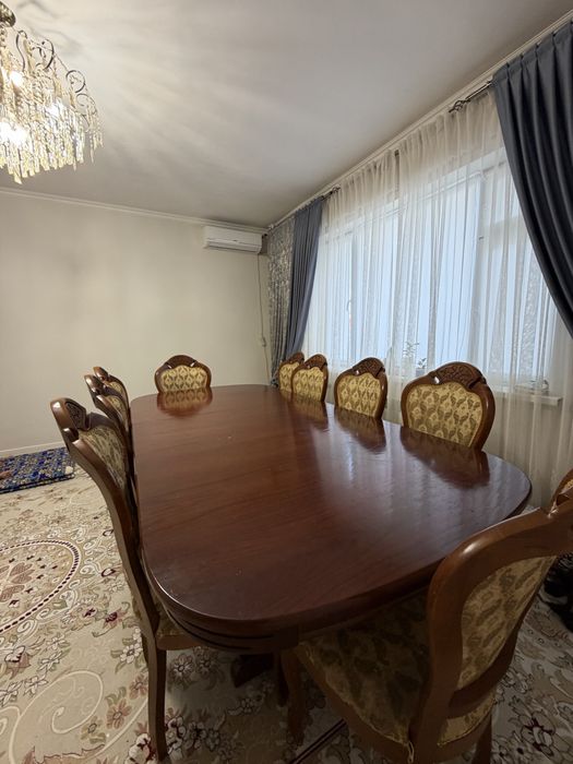 Стол и стулья сатылады.