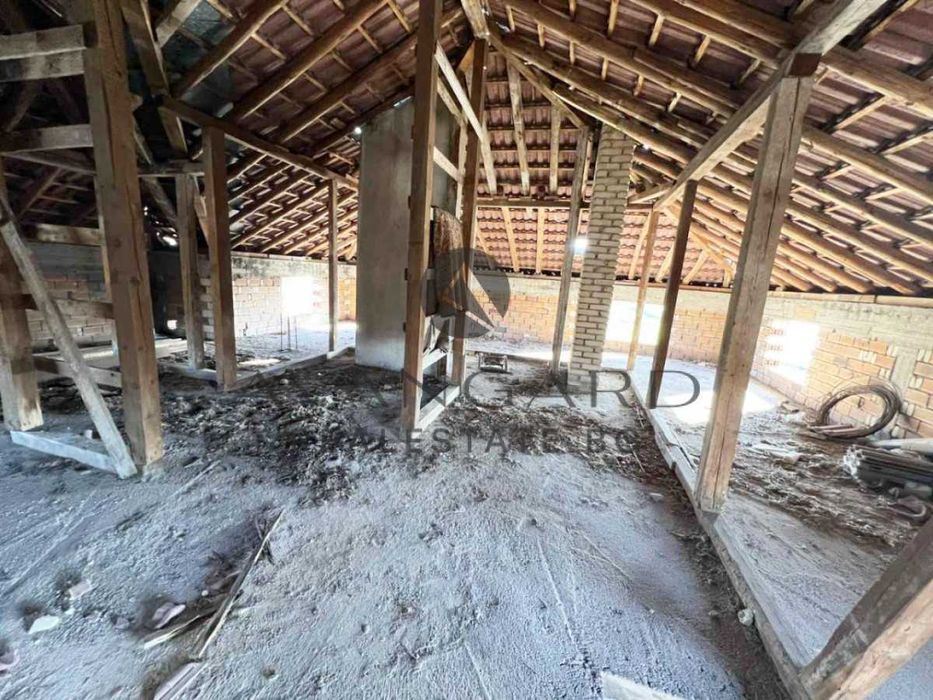 оф.24423 Самостоятелна къща с двор/ с. Скутаре