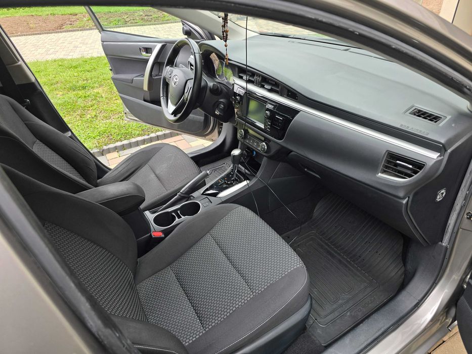 Toyota Corolla, fabricatie 2015, motor 1.6 benzină 132 CP, cutie automată