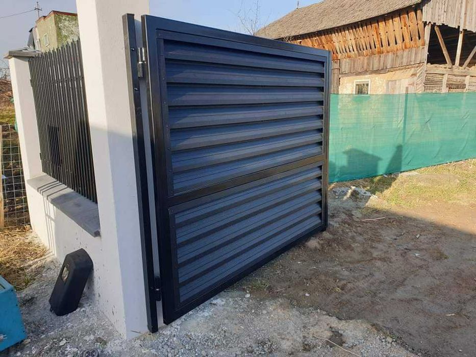 Garduri din panouri stil jaluzele, sipca metalica, tabla, plasa si BCA