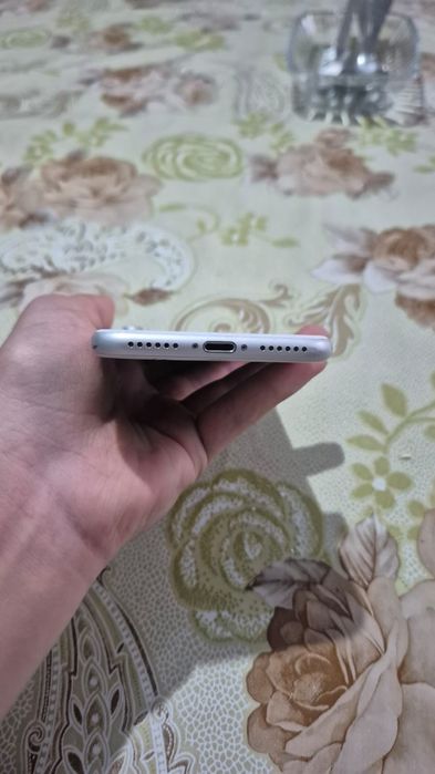 Продам/обмен айфон се2 2020