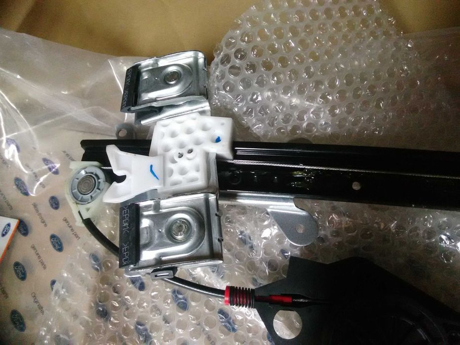 Macara geam stanga fata Ford Fusion