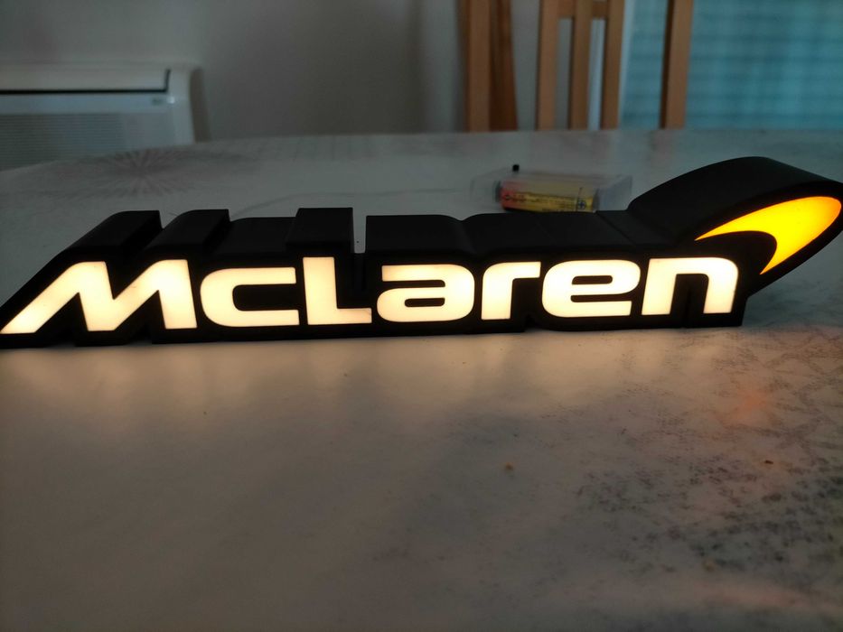 Lampă LED McLaren Formula 1 Team – Decor Premium pentru Fani F1