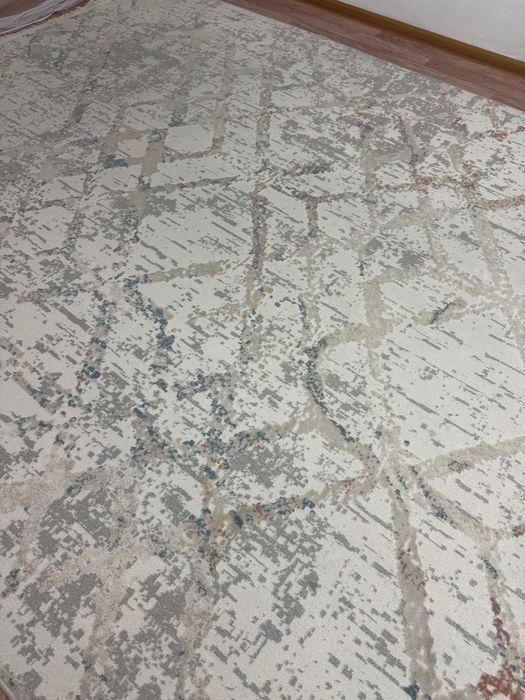 В хорошем состаение продаеться ковер