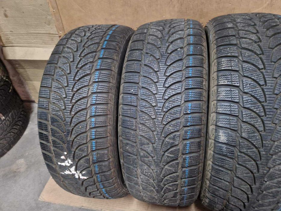 4 Bridgestone R18 235/55
зимни гуми
DOT3217