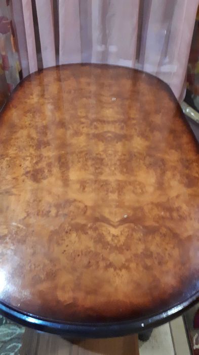 Стол для гостинной