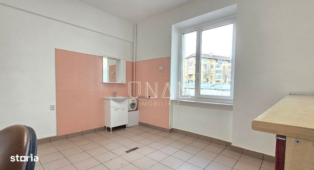 Birou renovat | Blocul 800 | ideal cabinet sau servicii