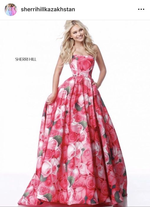 Платье от Sherri Hill