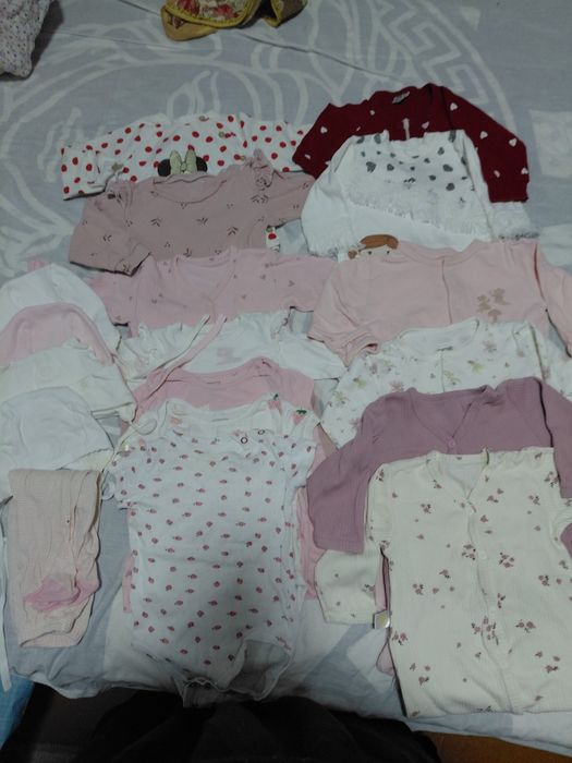 Продам за  смешную цену вещи для девочки до годикаа
