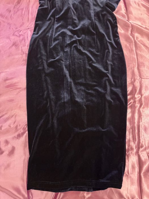 Вечернее платье с декольте бархатное